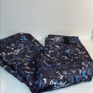 NWOT Oakley blue&white pattern ski pants